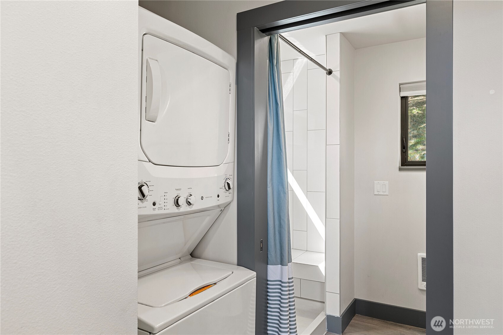 8056 Bayne Road Leavenworth, WA 98826 - Photo 27 of 40 a bathroom with a sink toilet and shower