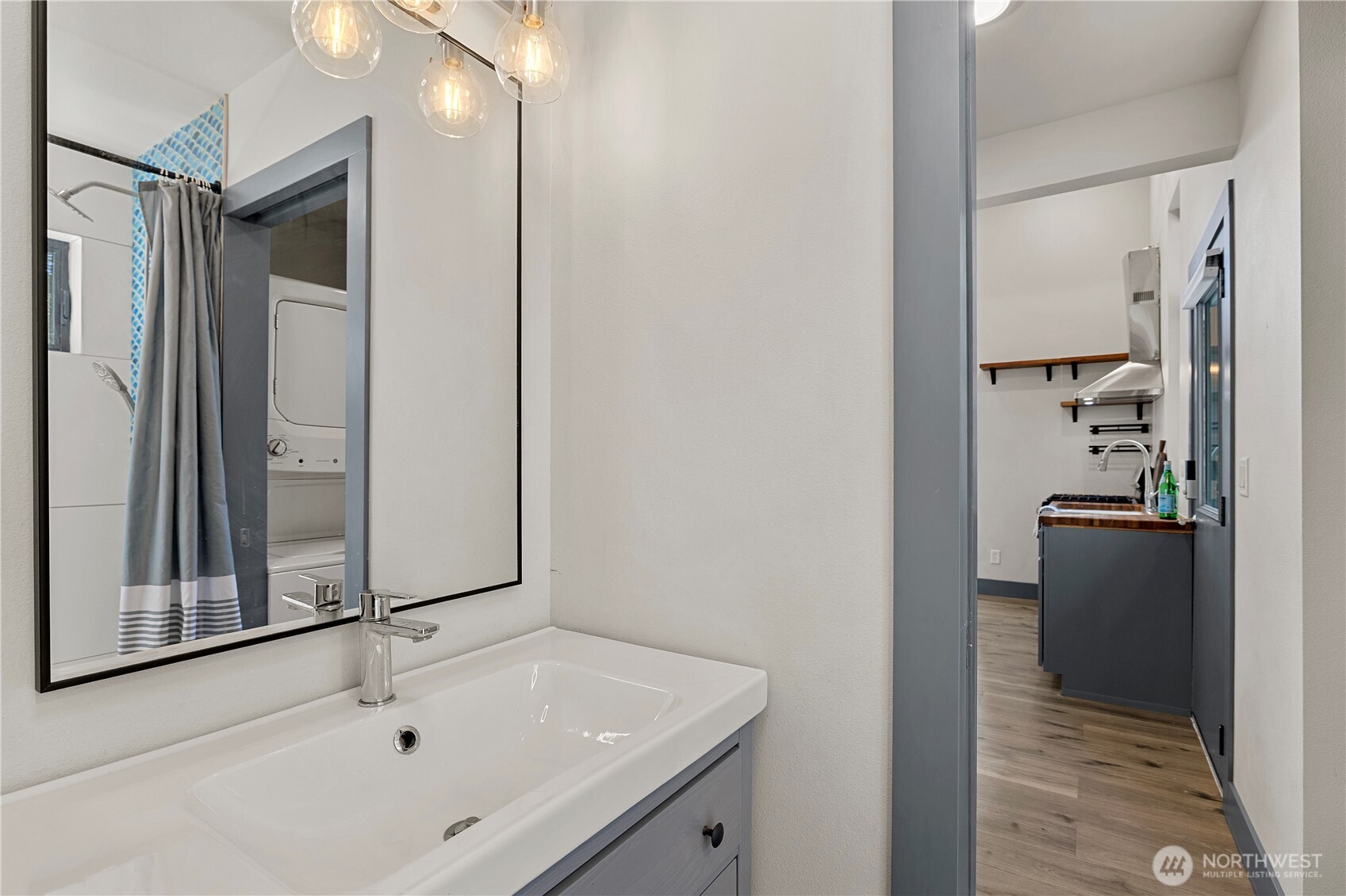 8056 Bayne Road Leavenworth, WA 98826 - Photo 29 of 40 a bathroom with a sink and mirror