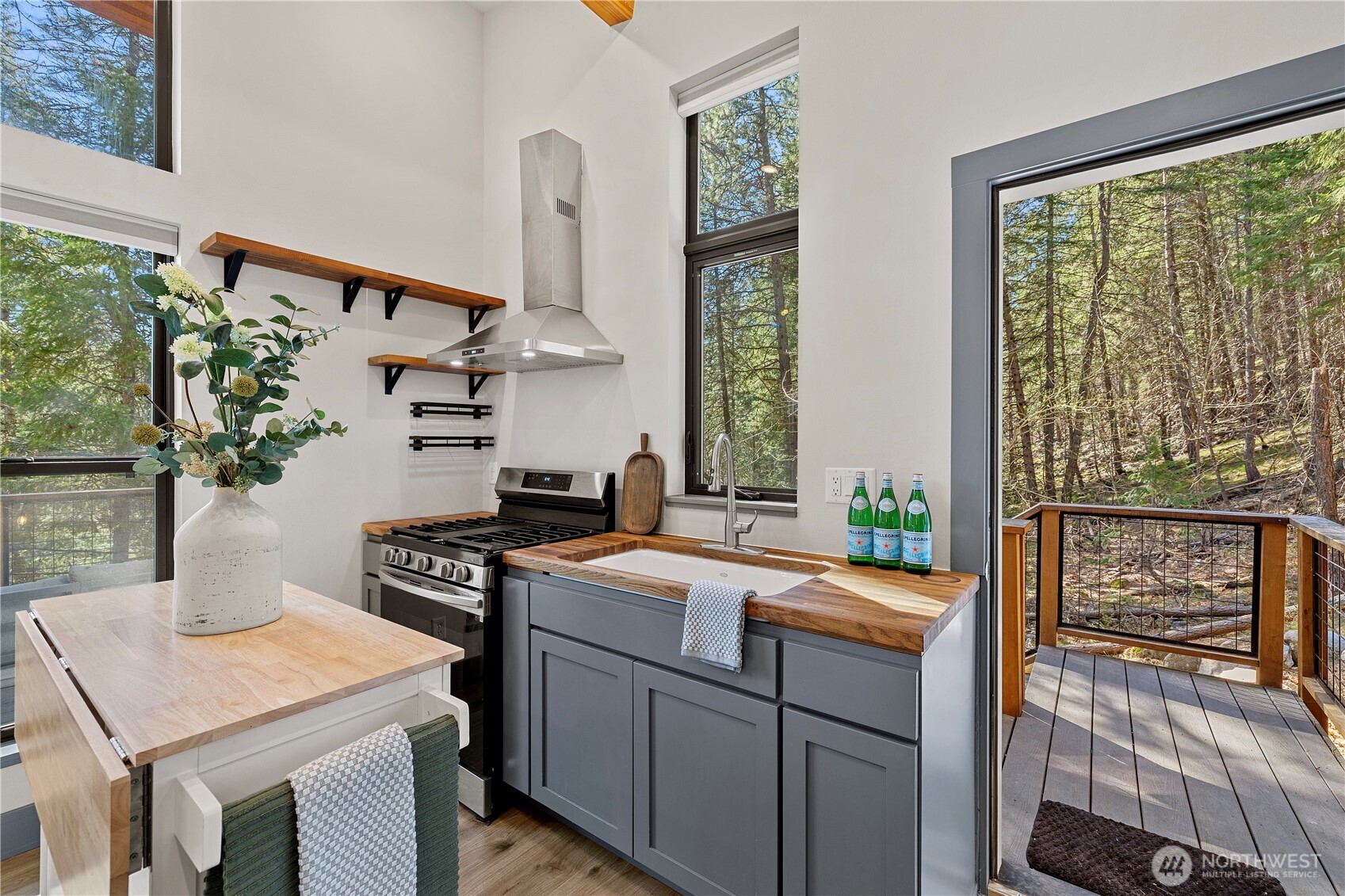 8056 Bayne Road Leavenworth, WA 98826 - Photo 8 of 40 a kitchen that has a sink and a stove in it