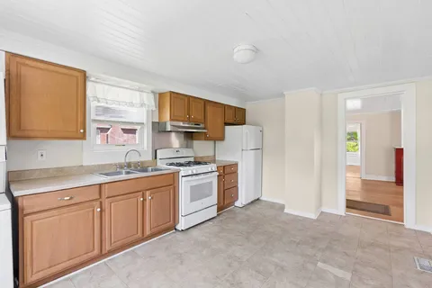 37 North Bishop Lane, Southampton, NY 11968