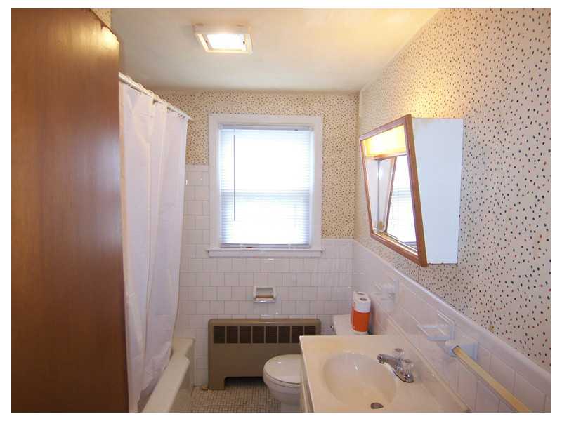 6 Rutherford Court, Unit 6 Warwick, RI 02886 - Photo 14 of 15 Bathroom.