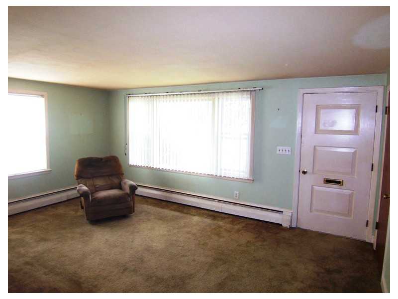 6 Rutherford Court, Unit 6 Warwick, RI 02886 - Photo 6 of 15 Living Room.