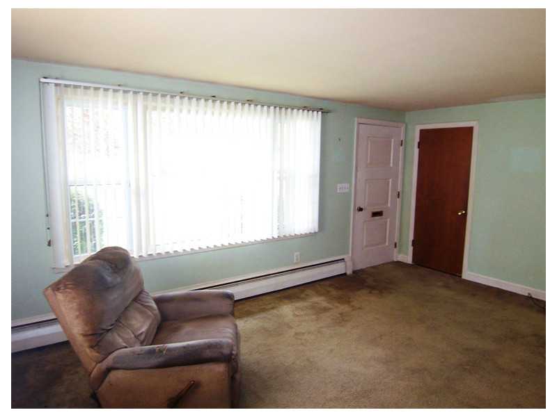 6 Rutherford Court, Unit 6 Warwick, RI 02886 - Photo 7 of 15 Living Room.