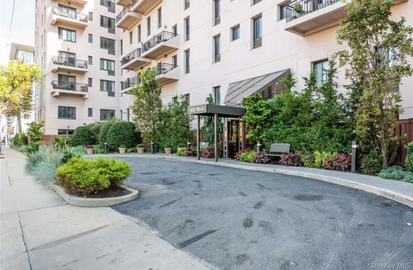 $4,500 | 100 West Broadway, Unit 7N, Long Beach, NY 11561