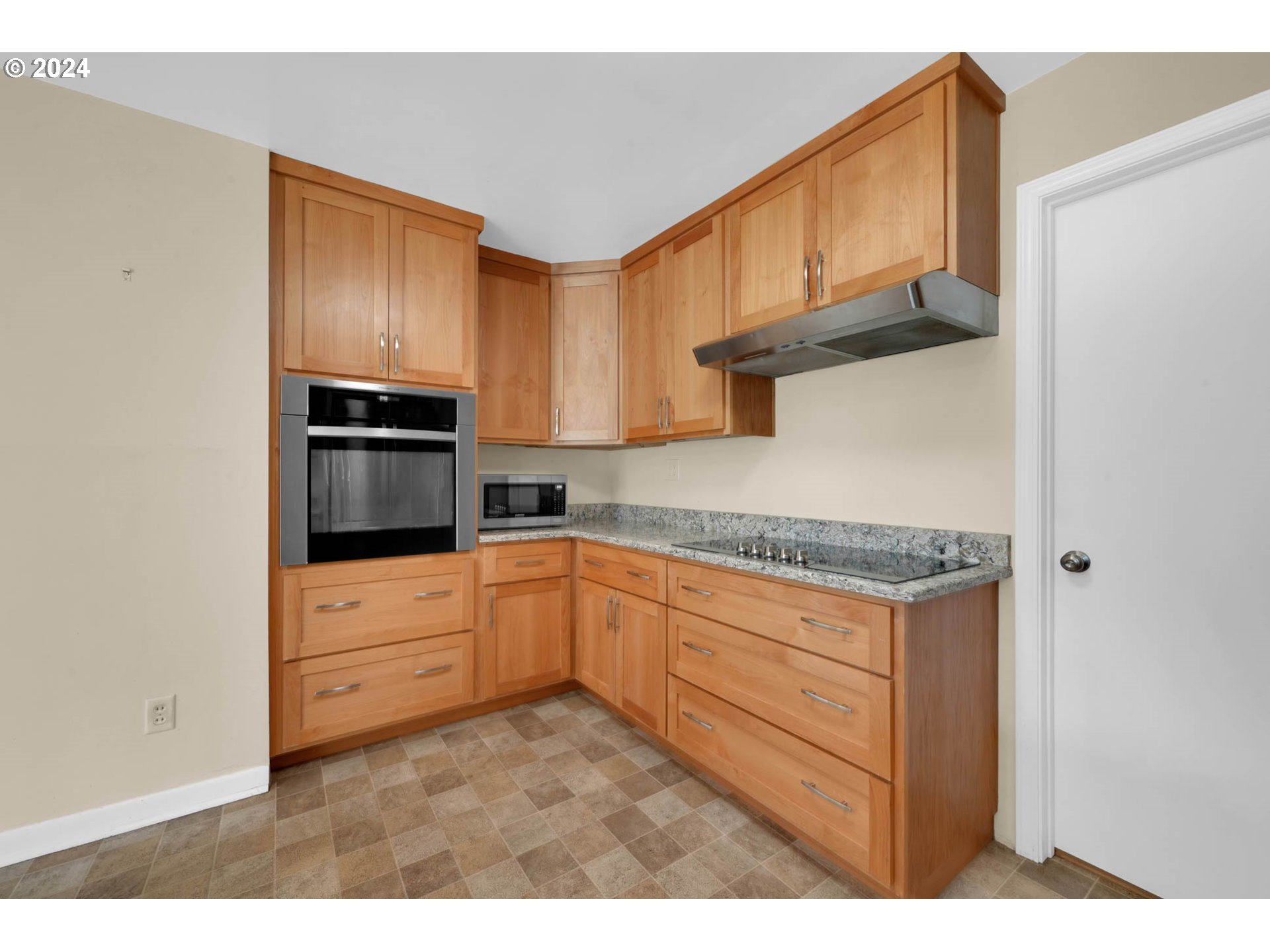 1427 Anderson Lane Springfield, OR 97477 - Photo 17 of 48 a kitchen with stainless steel appliances granite countertop a stove a sink and a refrigerator
