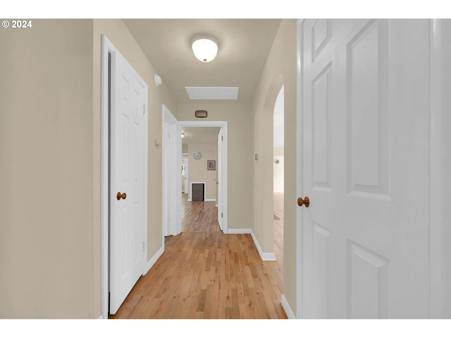 1427 Anderson Lane Springfield, OR 97477 - Photo 19 of 48 a view of a hallway with wooden floor and a bathroom