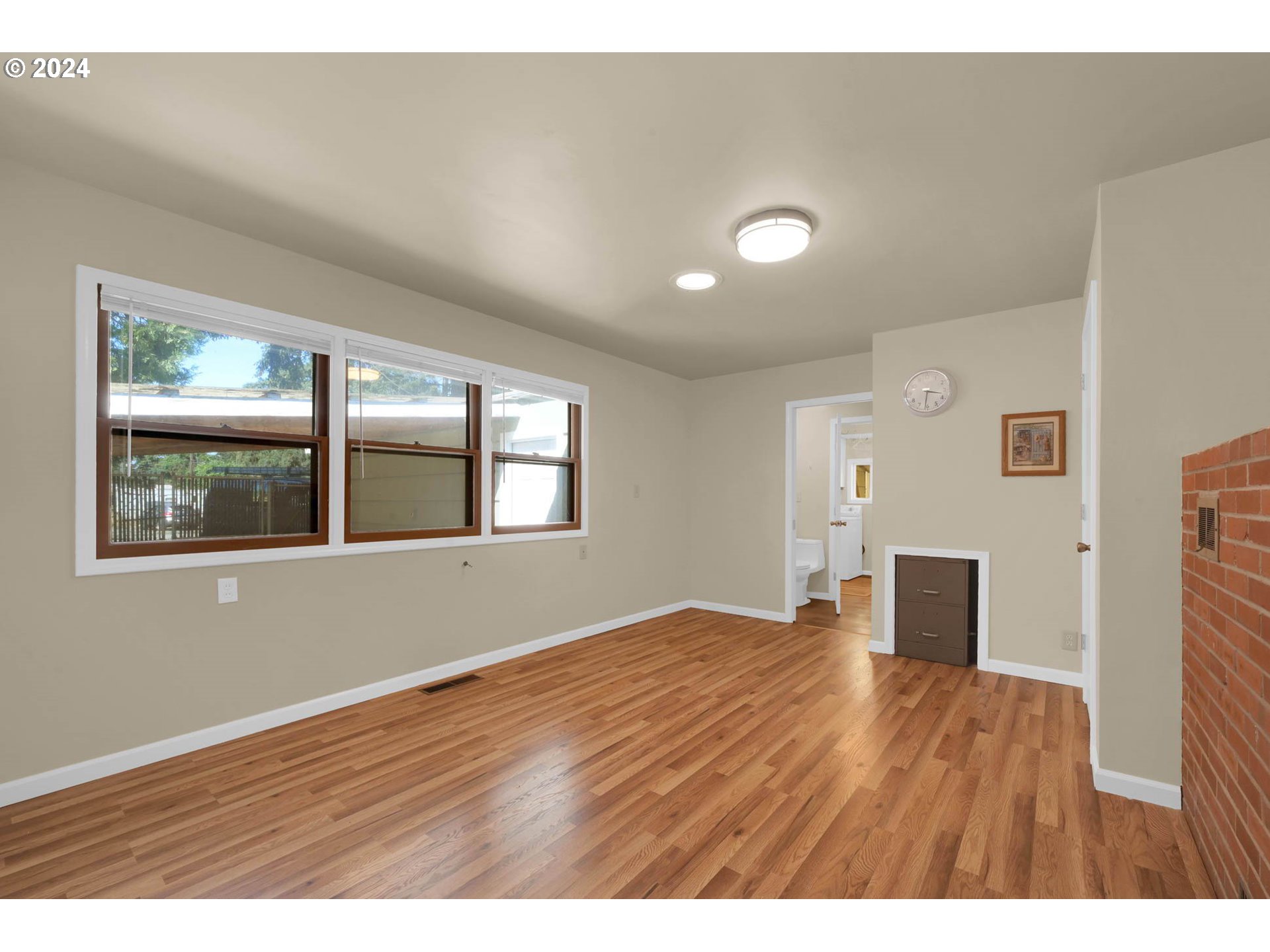 1427 Anderson Lane Springfield, OR 97477 - Photo 20 of 48 a view of an empty room with wooden floor and a window