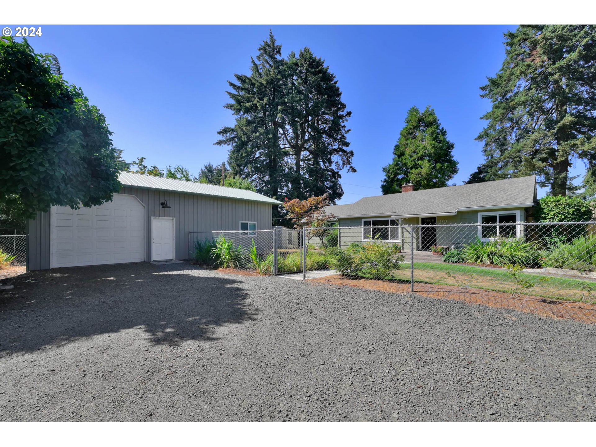1427 Anderson Lane Springfield, OR 97477 - Photo 2 of 48 a view of a house with a street