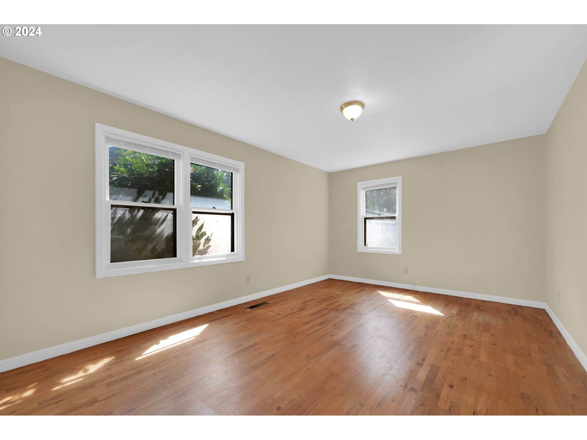 1427 Anderson Lane Springfield, OR 97477 - Photo 25 of 48 a view of an empty room with wooden floor and a window
