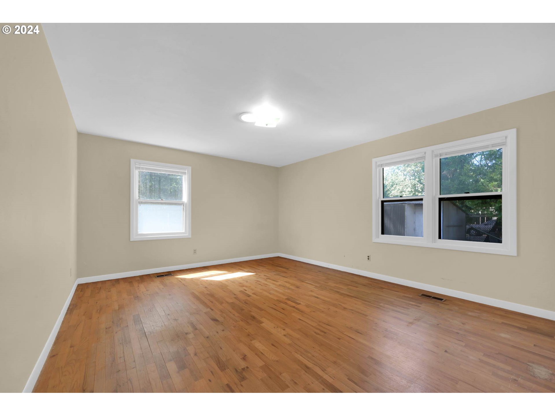 1427 Anderson Lane Springfield, OR 97477 - Photo 28 of 48 a view of an empty room with wooden floor and a window