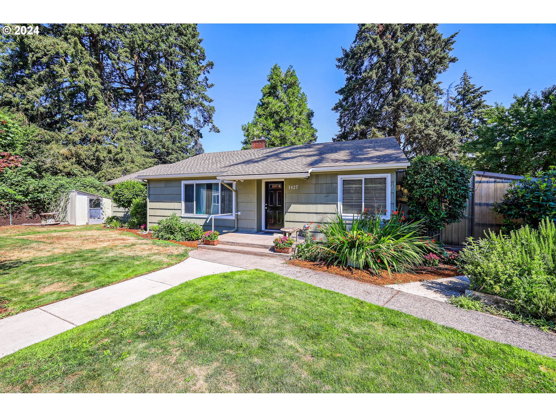 1427 Anderson Lane Springfield, OR 97477 - Photo 3 of 48 a front view of a house with a yard
