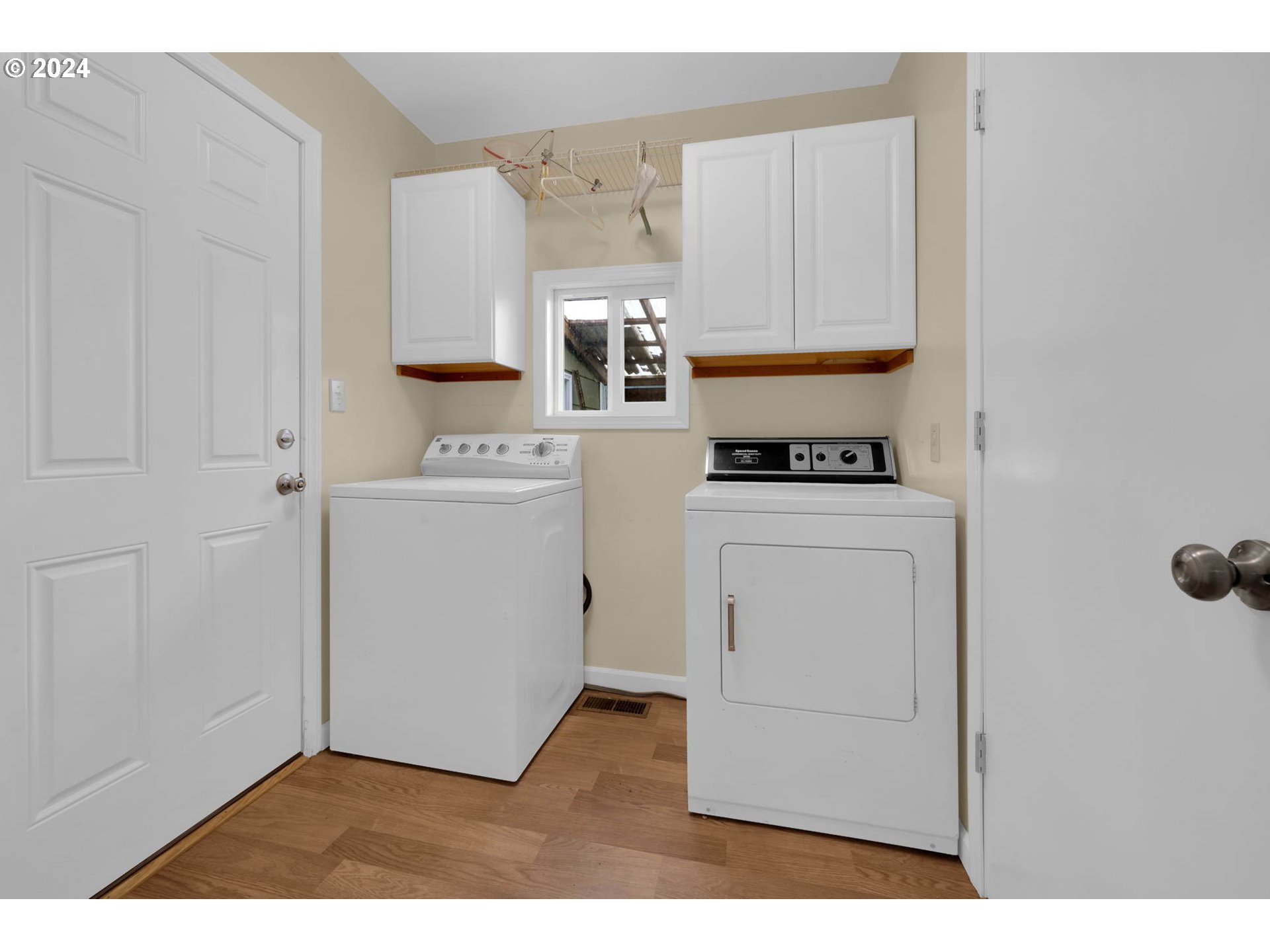 1427 Anderson Lane Springfield, OR 97477 - Photo 33 of 48 a kitchen with white cabinets and appliances