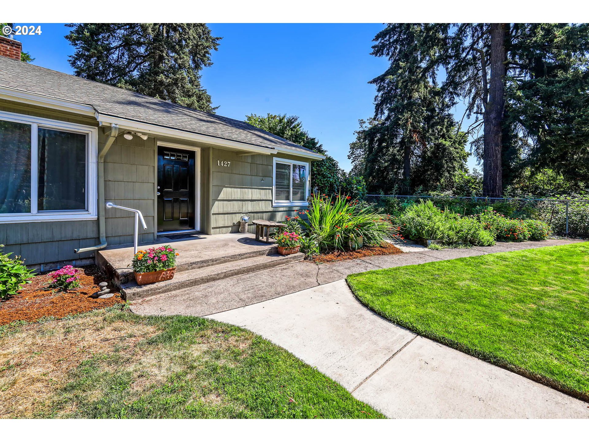 1427 Anderson Lane Springfield, OR 97477 - Photo 4 of 48 a view of a backyard with a patio
