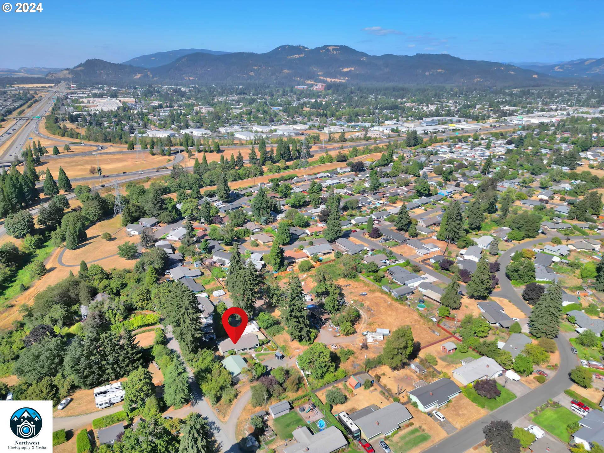1427 Anderson Lane Springfield, OR 97477 - Photo 47 of 48 a view of city and mountain