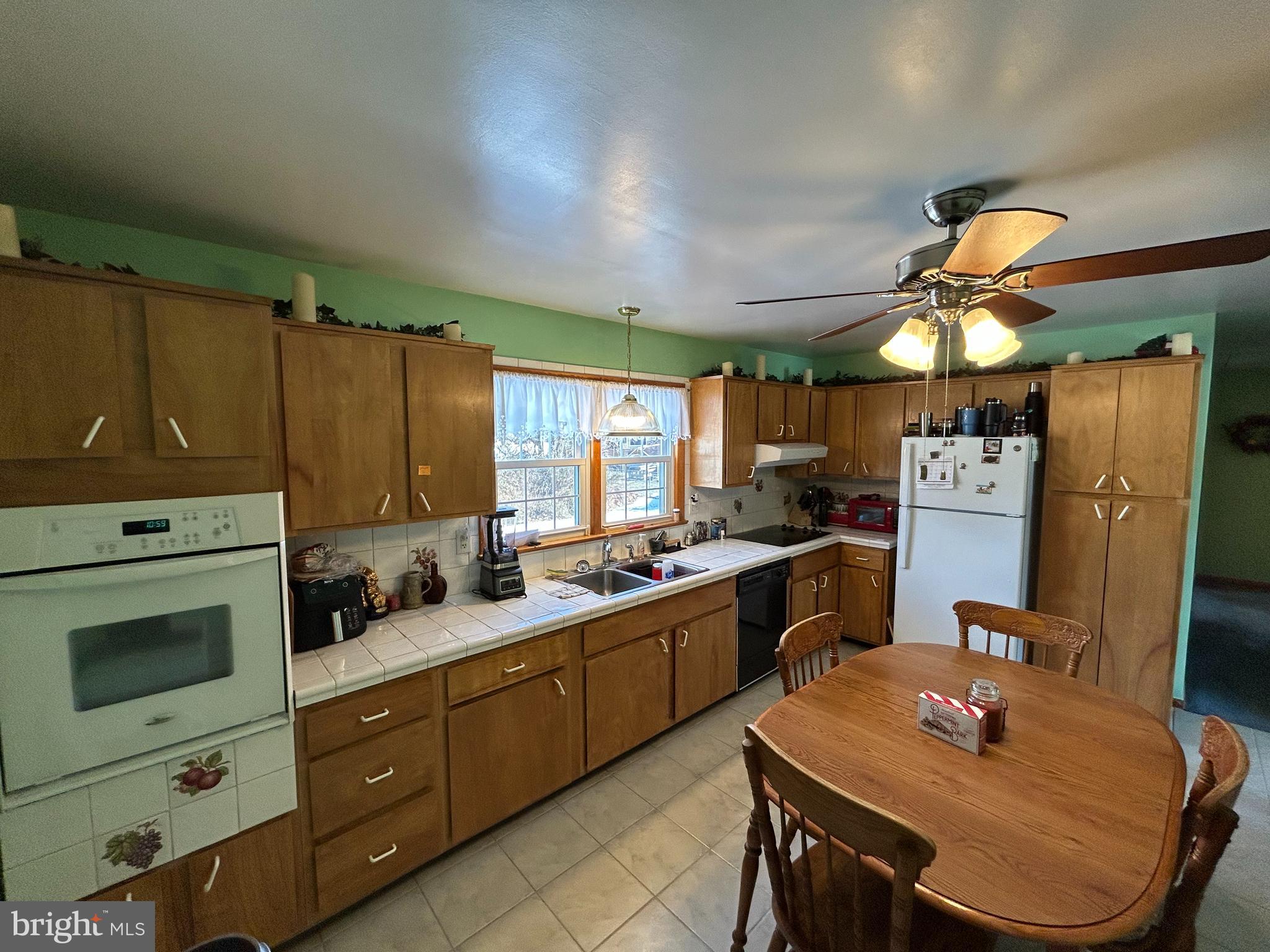 144 Annapolis Road Pennsville, NJ 08070 - Photo 16 of 24 a kitchen with a table chairs stove and refrigerator