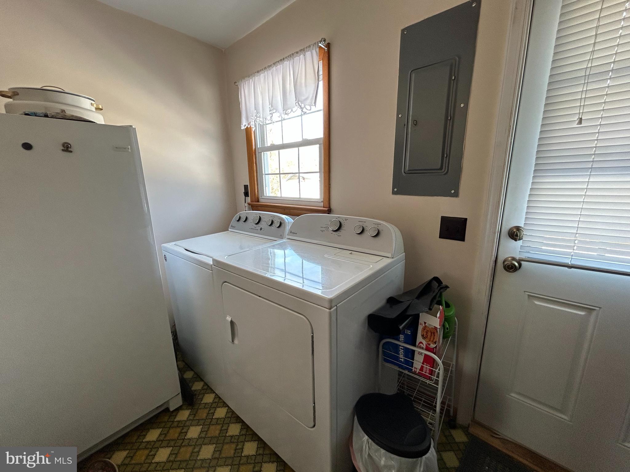 144 Annapolis Road Pennsville, NJ 08070 - Photo 20 of 24 a utility room with dryer and washer