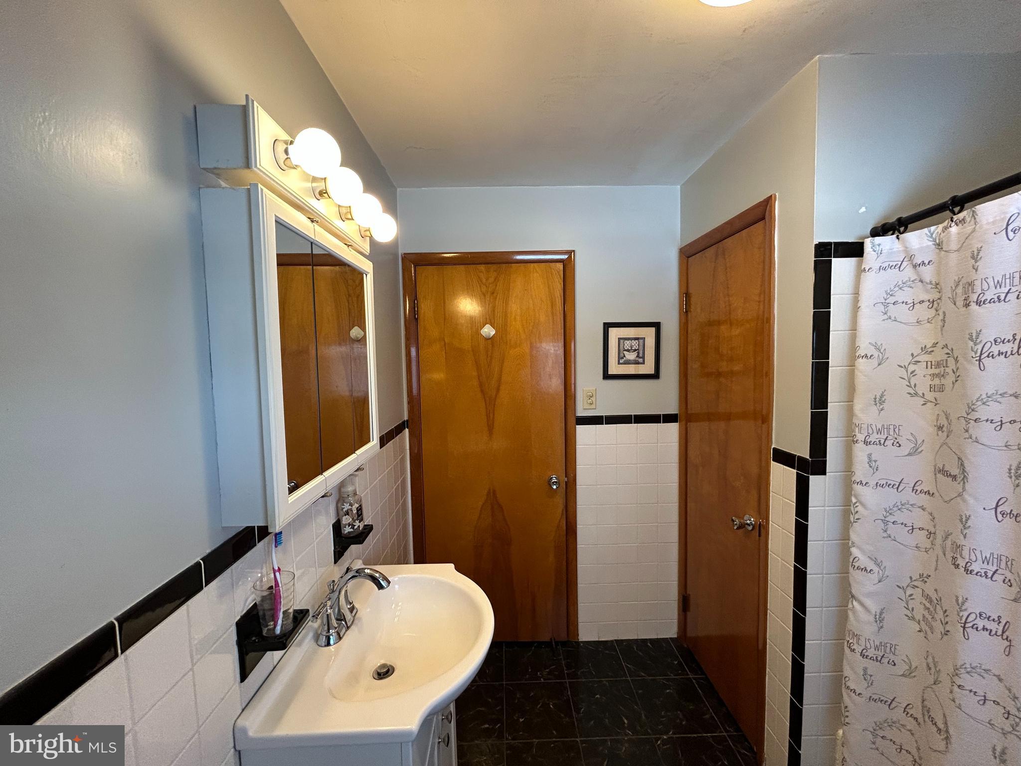 144 Annapolis Road Pennsville, NJ 08070 - Photo 6 of 24 a bathroom with a sink and a mirror