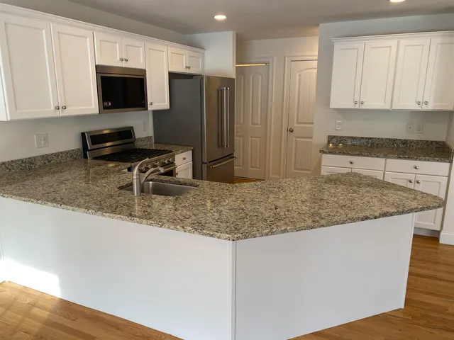 $675,000 | 2 Benning Street, Amherst, NH 03031