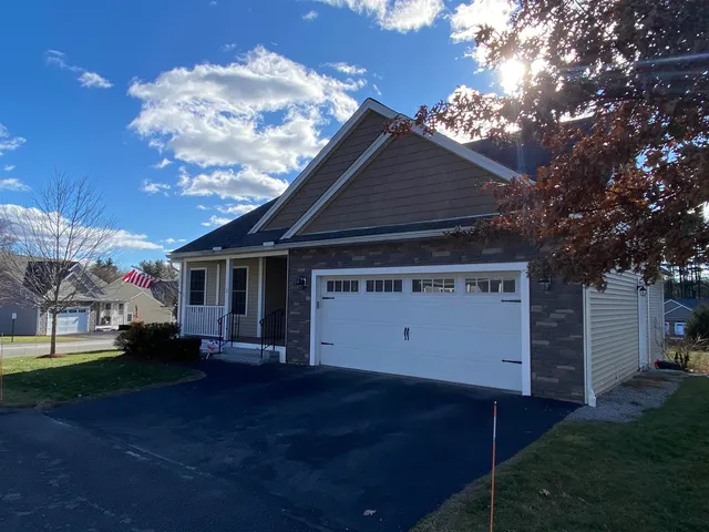 $675,000 | 2 Benning Street, Amherst, NH 03031