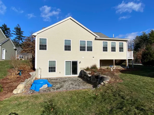 $675,000 | 2 Benning Street, Amherst, NH 03031