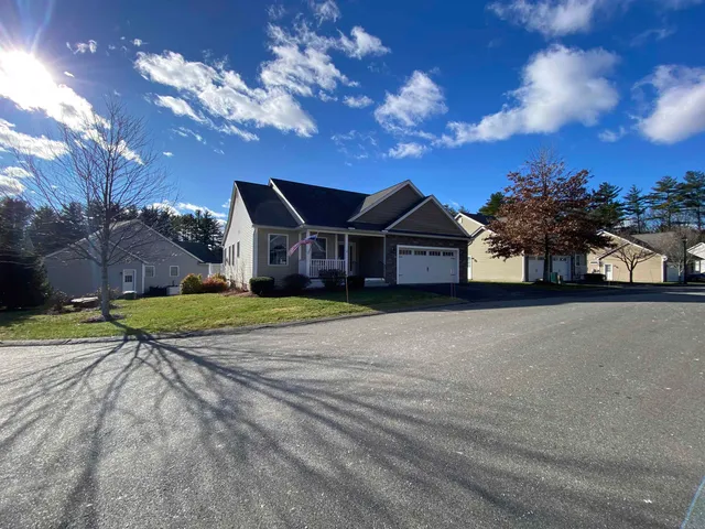 $675,000 | 2 Benning Street, Amherst, NH 03031