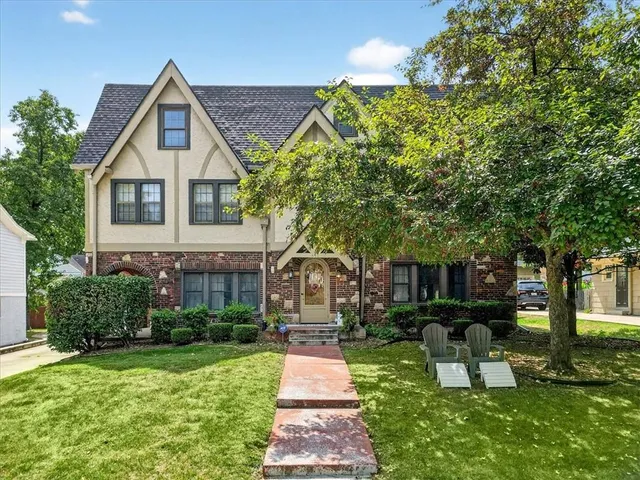 $775,000 | 441 West 67th Street, Kansas City, MO 64113