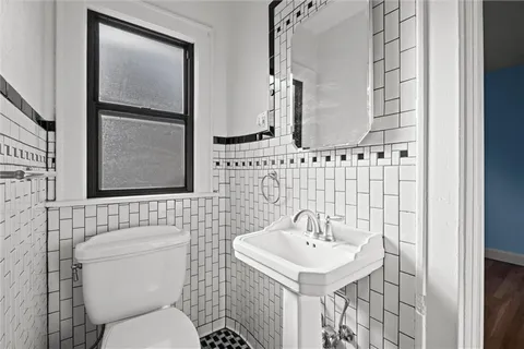 $750,000 | 441 West 67th Street, Kansas City, MO 64113