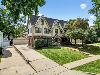 $750,000 | 441 West 67th Street, Kansas City, MO 64113