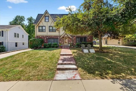 $750,000 | 441 West 67th Street, Kansas City, MO 64113