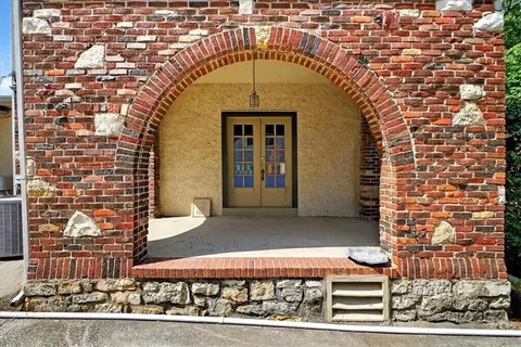 $750,000 | 441 West 67th Street, Kansas City, MO 64113