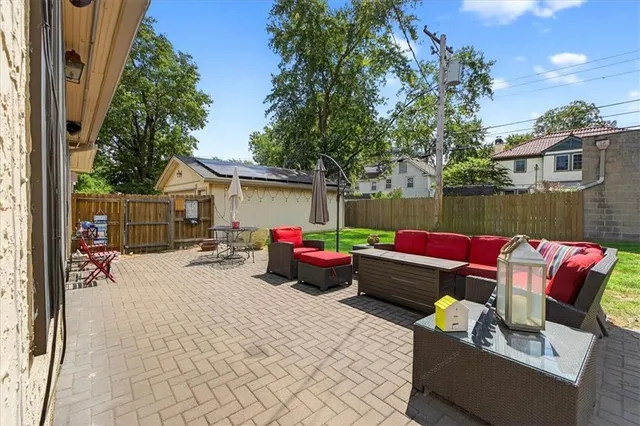 $775,000 | 441 West 67th Street, Kansas City, MO 64113