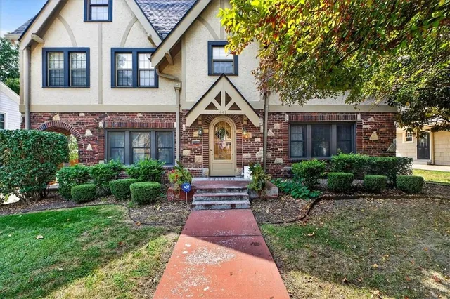 $775,000 | 441 West 67th Street, Kansas City, MO 64113