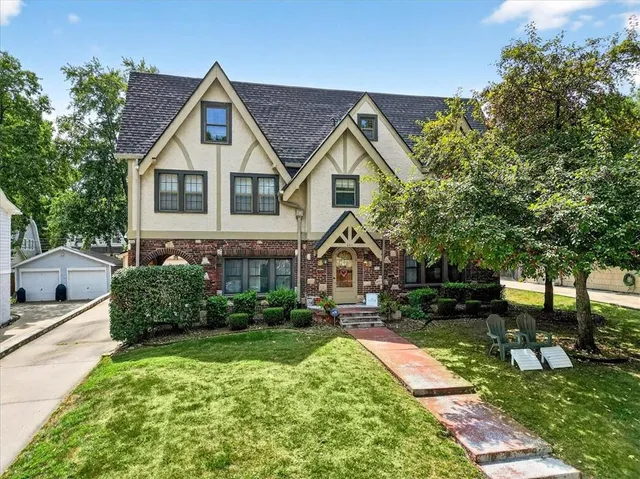 $775,000 | 441 West 67th Street, Kansas City, MO 64113