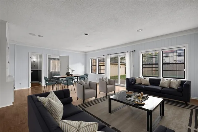 $775,000 | 441 West 67th Street, Kansas City, MO 64113