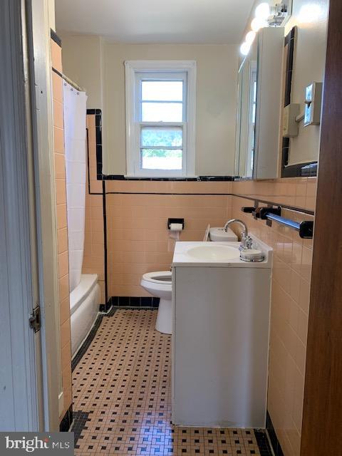 2859 Cushing Road Camden, NJ 08104 - Photo 11 of 13 Full Bath