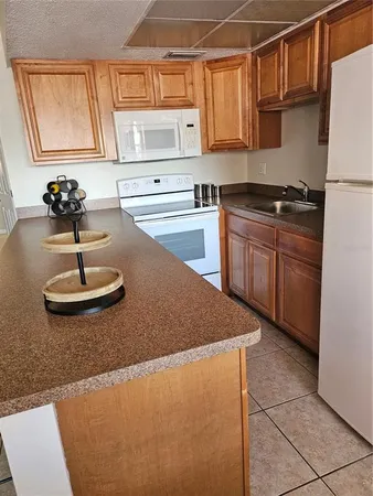 $1,600 | 220 Park Boulevard North, Unit 202, Venice, FL 34285