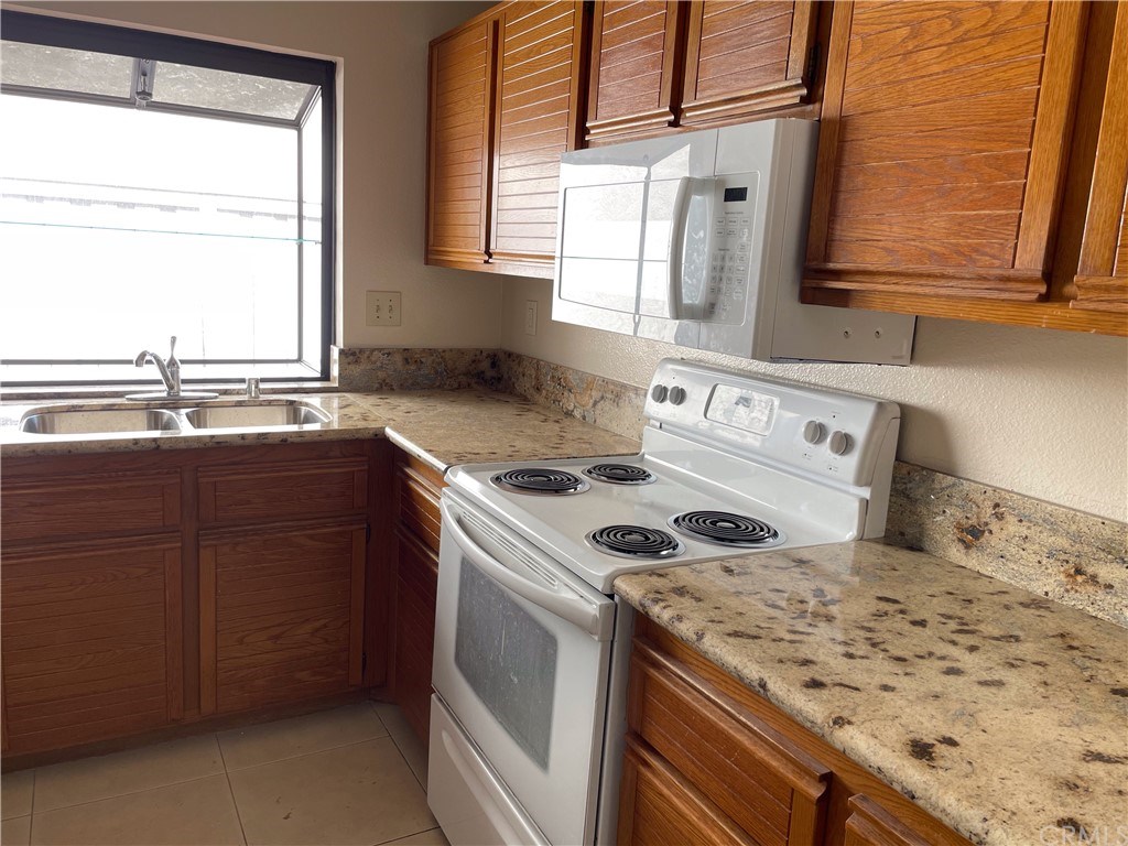 15 Robinsong, Unit 160 Irvine, CA 92614 - Photo 12 of 31 Garden window