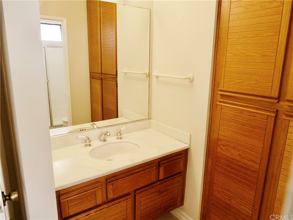 15 Robinsong, Unit 160 Irvine, CA 92614 - Photo 16 of 31 Master bathroom