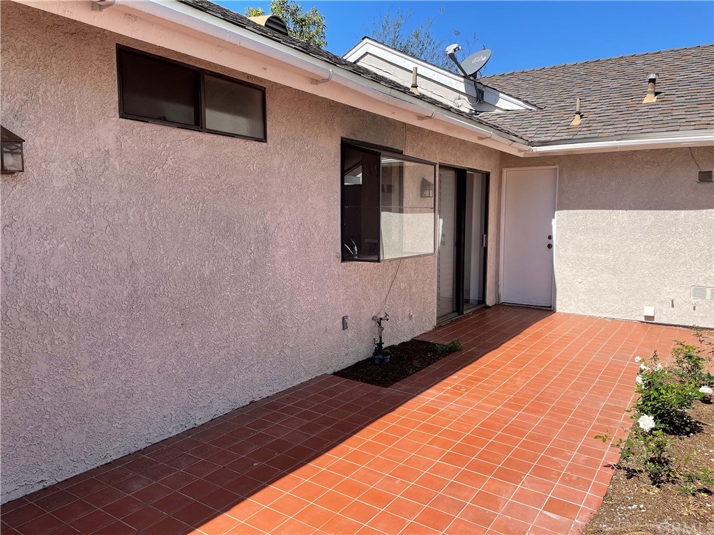 15 Robinsong, Unit 160 Irvine, CA 92614 - Photo 21 of 31 Back tile patio