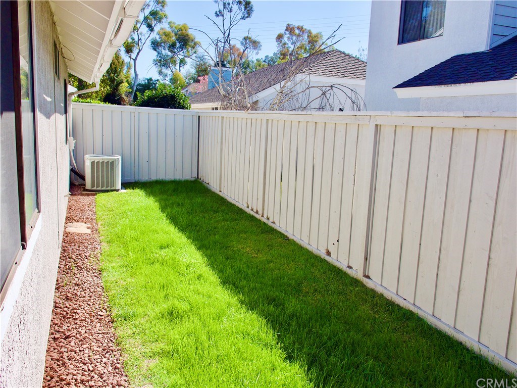 15 Robinsong, Unit 160 Irvine, CA 92614 - Photo 24 of 31 Grassy side yard