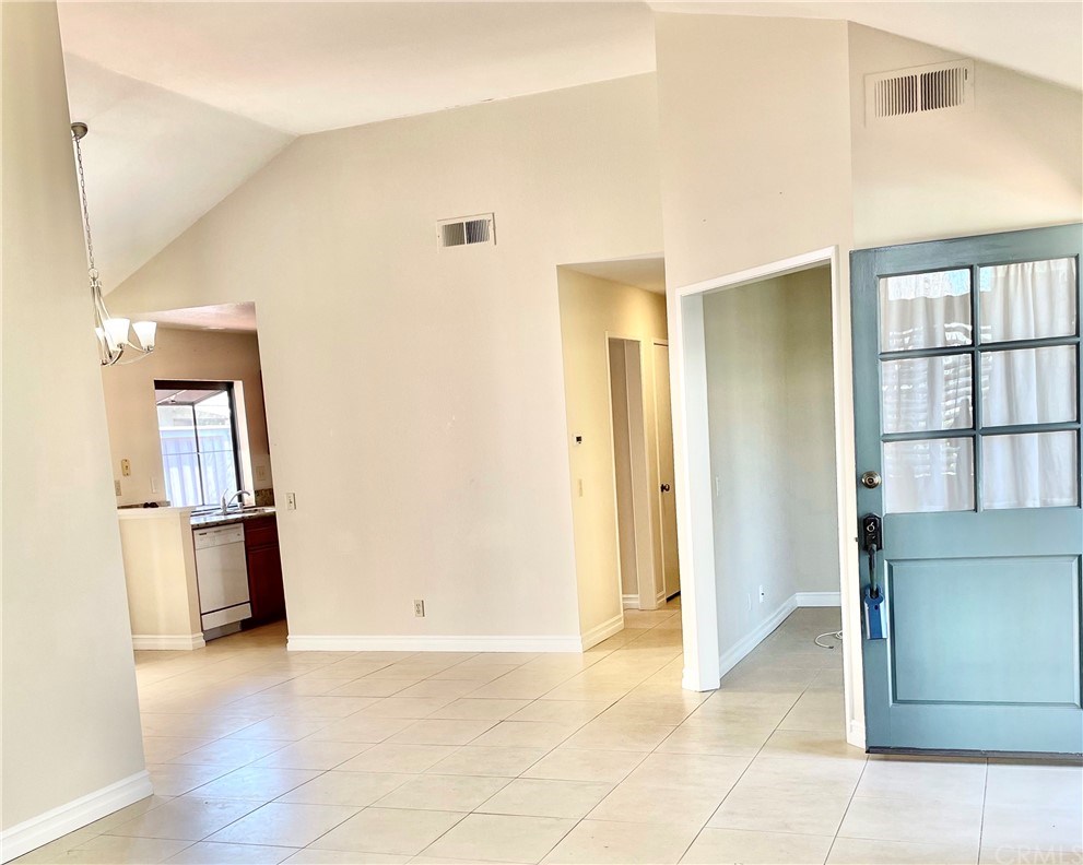15 Robinsong, Unit 160 Irvine, CA 92614 - Photo 5 of 31 Vaulted ceilings in entry, living room and dining area