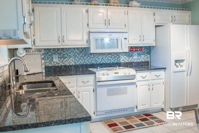 1504 North Cedar Street Foley, AL 36535 - Photo 3 of 16 Granite countertops with tile backsplash