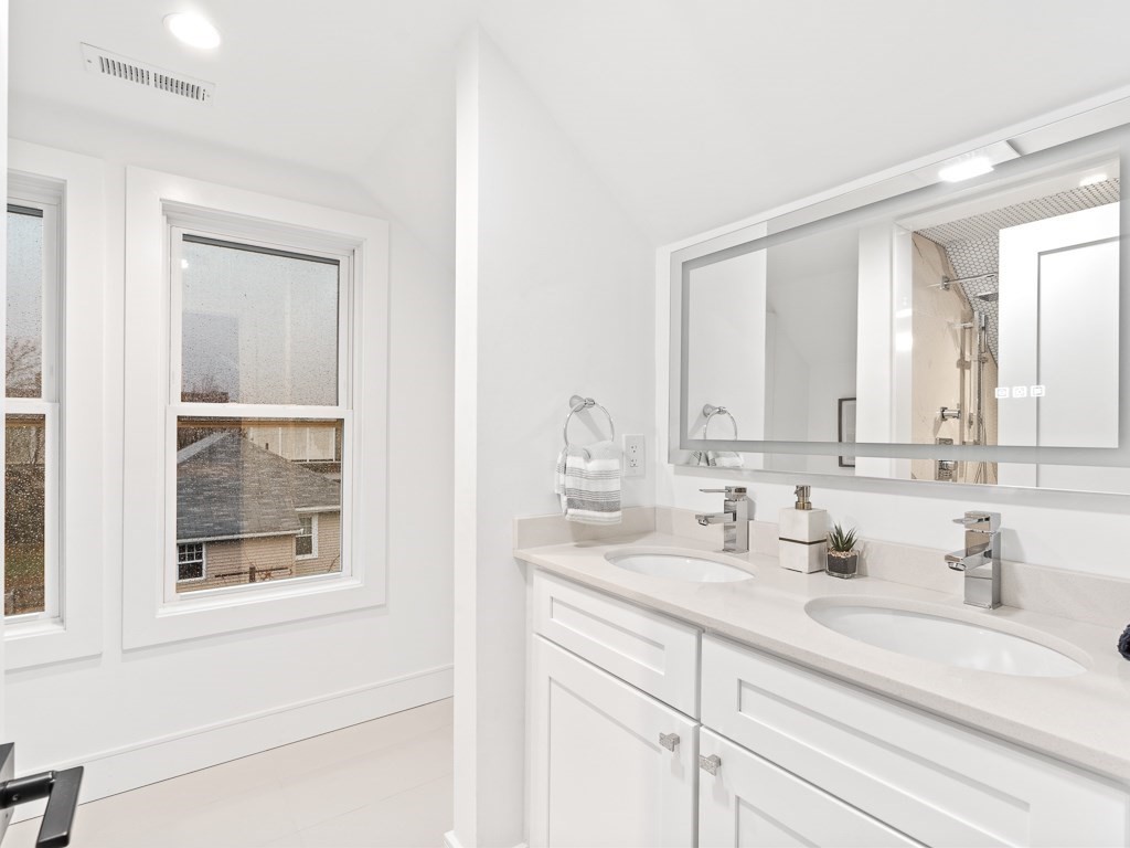 60 Governor Winthrop Road, Unit 60 Somerville, MA 02145 - Photo 11 of 19 Gallery Image 11
