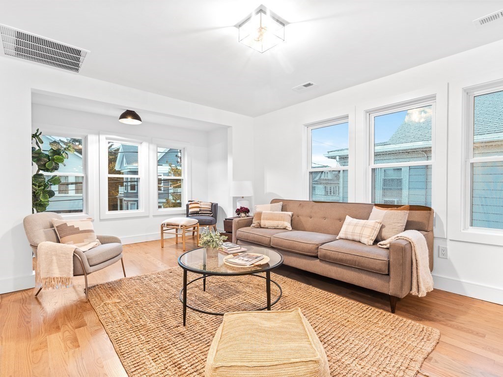 60 Governor Winthrop Road, Unit 60 Somerville, MA 02145 - Photo 5 of 19 Gallery Image 5