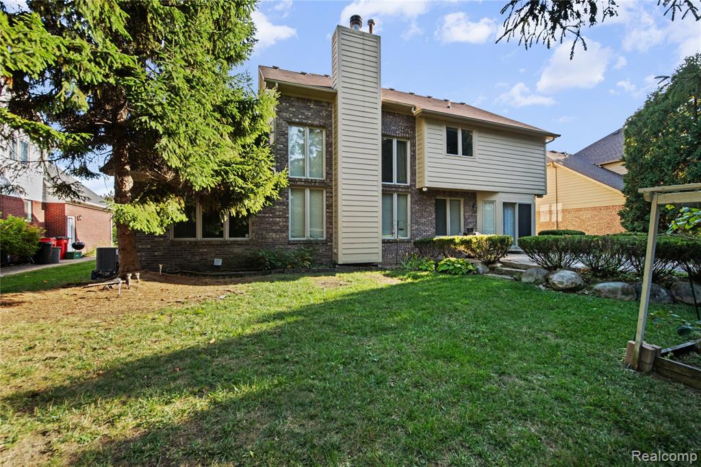 19897 Mapleton Drive Macomb, MI 48044 - Photo 5 of 46