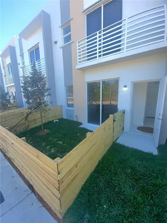 $1,300 | 24600 Southwest 129th Avenue, Unit 9, Homestead, FL 33032