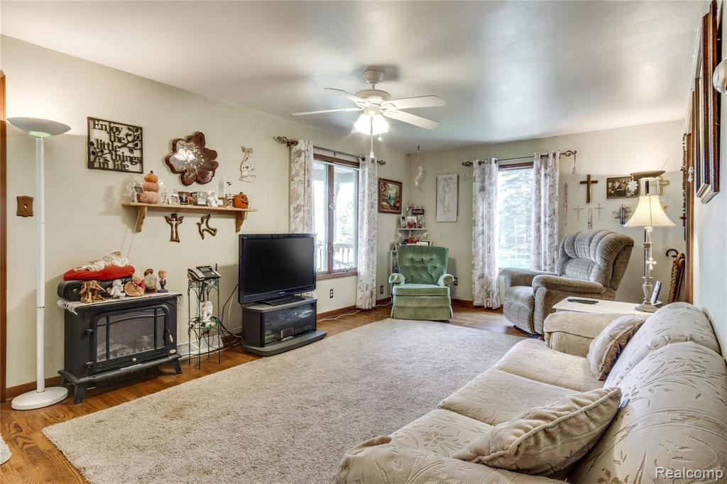 1189 Alton Road Flint, MI 48507 - Photo 2 of 16