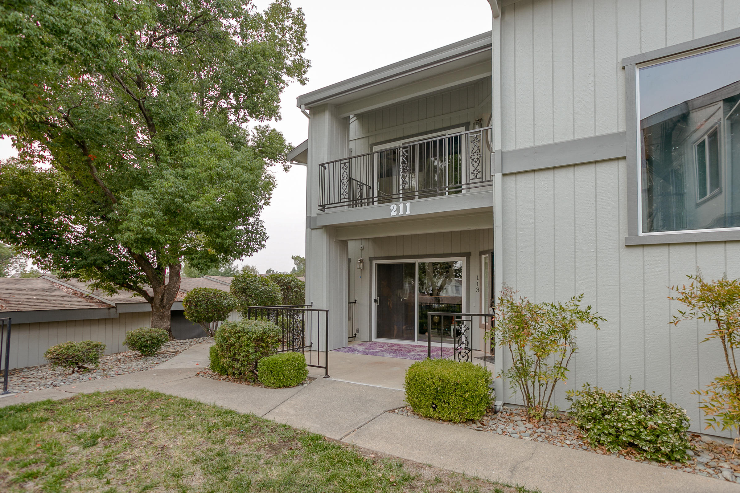 211 Ridgetop Drive, Unit 113 Redding, CA 96003 - Photo 3 of 16 IMG_4791