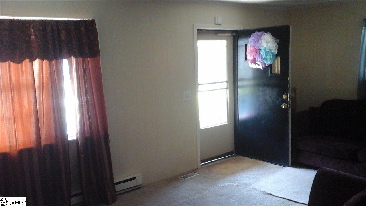 2 Barry Court Greer, SC 29651 - Photo 3 of 11 Gallery Image 3