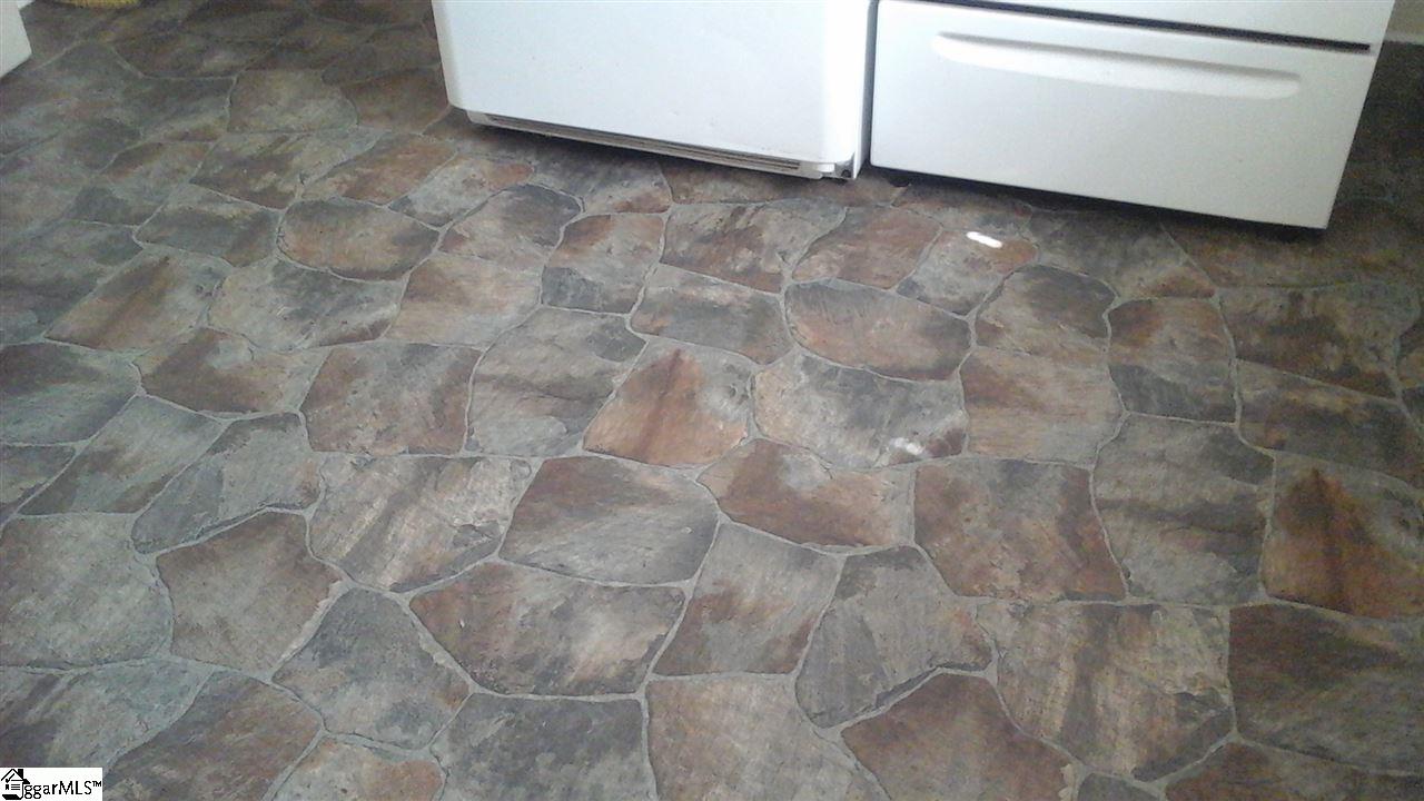 2 Barry Court Greer, SC 29651 - Photo 6 of 11 Gallery Image 6